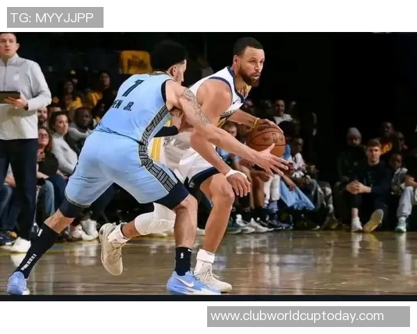 勇士与灰熊激战正酣NBA直播精彩瞬间不容错过