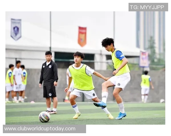 基米希的足球之路：从天才少年到世界级中场的成长历程与成就