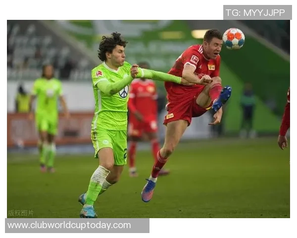 奥雷布洛与天狼星的激烈对决揭示足球战术的较量与球队实力的碰撞