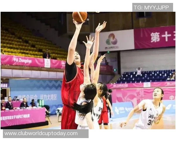 山东女篮与沈阳女篮激战正酣谁能在赛场上笑到最后